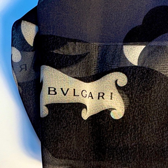 Bvlgari Signed Shawl-Silk Black/Cream 
Signed by David Pizzigoni, Italy - Picture 1 of 12